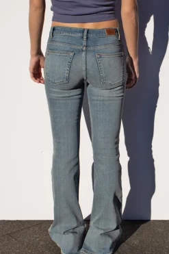 Jeans side split