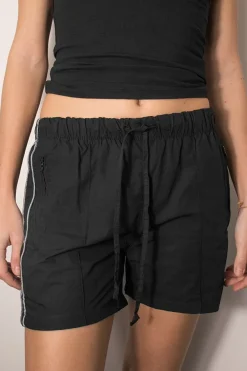 Shorts cucitura laterale