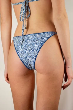 Slip bikini sgambato