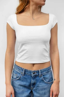 T-shirt scollo quadrato